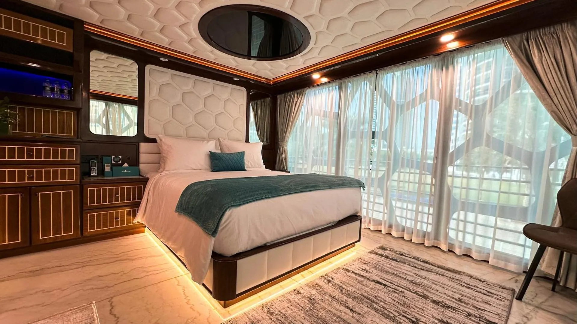 Overnight Super Yacht - Orchid Abu Dhabi 0*,  Verenigde Arabische Emiraten