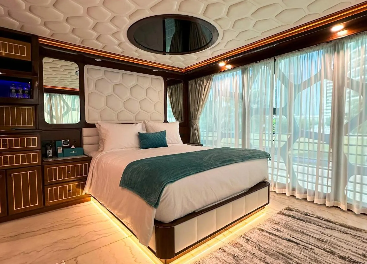 Botel Overnight Super Yacht - Orchid Abu Dhabi Verenigde Arabische Emiraten